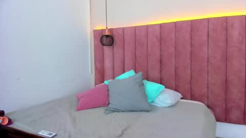 Snapshot of nicolesteelee chatting on 03/01/25, 05:09 Nicole online show from 03/01/25, 05:09