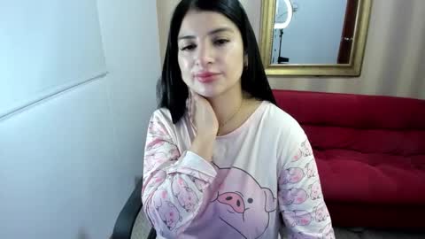 Snapshot of nicolettcolin chatting on 11/30/25, 02:32 Nicolettcolin online show from 11/30/25, 02:32