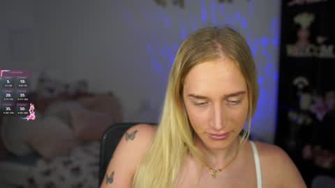 nicolette__shea_ online show from 01/11/25, 09:57