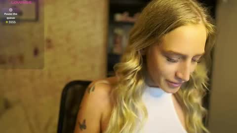 nicolette__shea_ online show from 10/18/25, 07:20