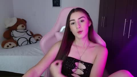 Snapshot of nicoll_28 chatting on 10/26/25, 08:26 nicoll_28 online show from 10/26/25, 08:26