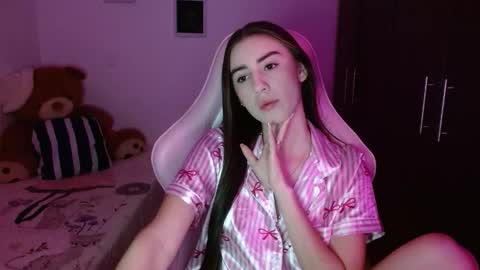 Snapshot of nicoll_28 chatting on 02/08/26, 03:43 nicoll_28 online show from 02/08/26, 03:43