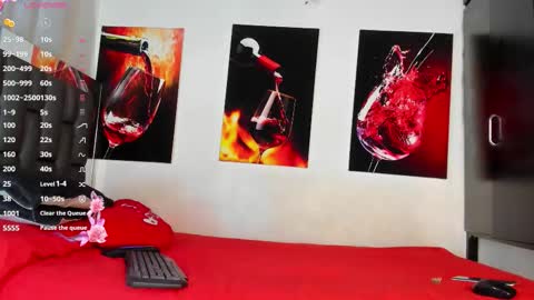 nicolle_hanks1 online show from 10/07/25, 11:46