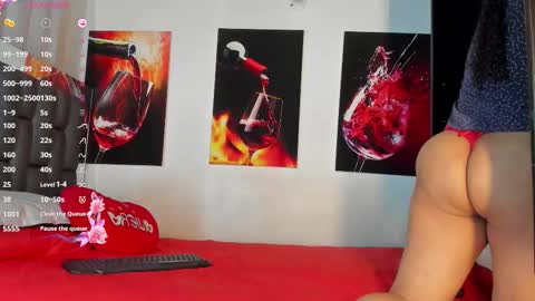 nicolle_hanks1 online show from 10/24/25, 02:19