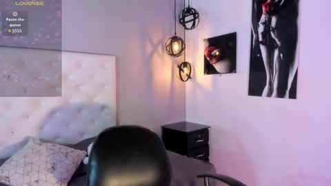 Snapshot of nicollee_heart chatting on 12/05/25, 02:25 Nicolle online show from 12/05/25, 02:25