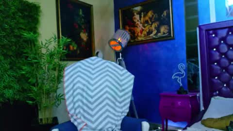 Snapshot of nicollepalmer chatting on 10/29/25, 08:16 Nicolle online show from 10/29/25, 08:16