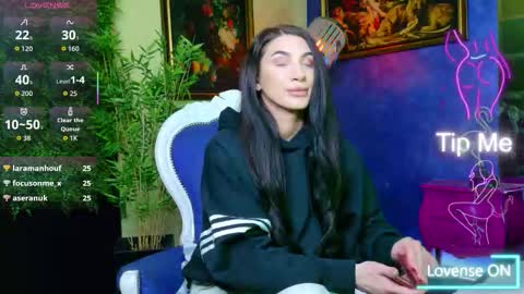 Snapshot of nicollepalmer chatting on 11/14/25, 10:47 Nicolle online show from 11/14/25, 10:47