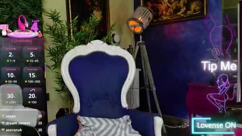 Snapshot of nicollepalmer chatting on 11/25/25, 08:47 Nicolle online show from 11/25/25, 08:47