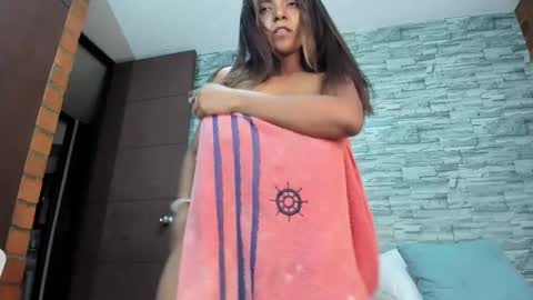 nicollesofia3 online show from 03/02/25, 07:21