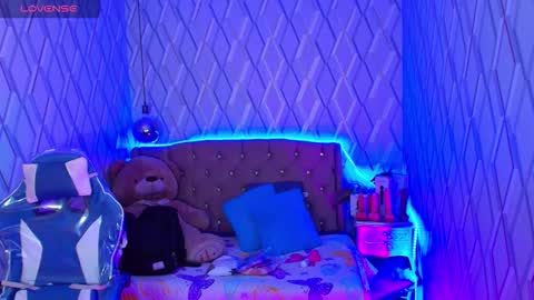 Nicolle Miley online show from 10/29/25, 03:09