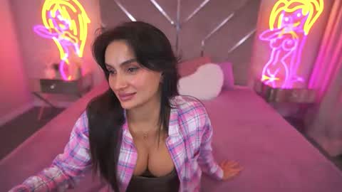 Snapshot of nicolnightt chatting on 11/17/25, 06:41 Nicole online show from 11/17/25, 06:41