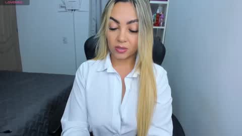 Snapshot of nicolporto chatting on 09/16/25, 11:55 Nicol online show from 09/16/25, 11:55