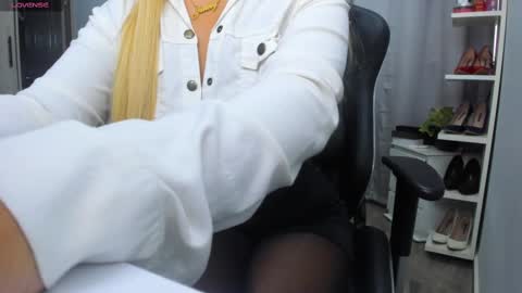 Snapshot of nicolporto chatting on 09/18/25, 01:35 Nicol online show from 09/18/25, 01:35