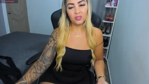 Snapshot of nicolporto chatting on 09/22/25, 11:23 Nicol online show from 09/22/25, 11:23