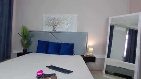 NicolRos online show from 12/14/25, 09:36