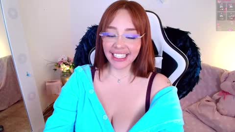 Snapshot of nicolthompsonn chatting on 01/20/25, 04:54 Nicol online show from 01/20/25, 04:54