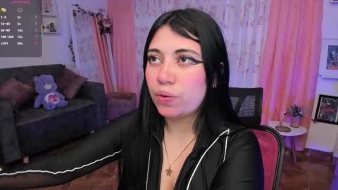 Snapshot of nidrii_07 chatting on 11/21/25, 06:12 900 300 online show from 11/21/25, 06:12