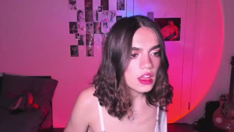 Snapshot of nightfloatt chatting on 10/14/25, 08:48 Daisy online show from 10/14/25, 08:48