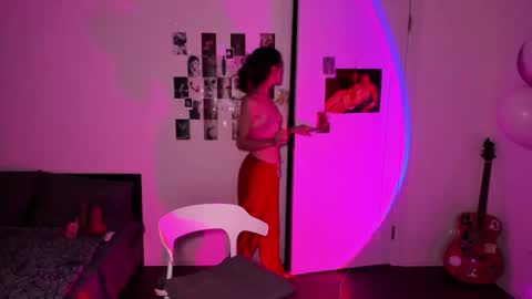 Snapshot of nightfloatt chatting on 10/24/25, 10:06 Daisy online show from 10/24/25, 10:06