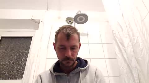 Snapshot of nighthawk28 chatting on 11/03/25, 04:52 MikeVanDyck online show from 11/03/25, 04:52