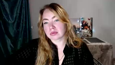 nightlaura online show from 12/23/24, 09:40