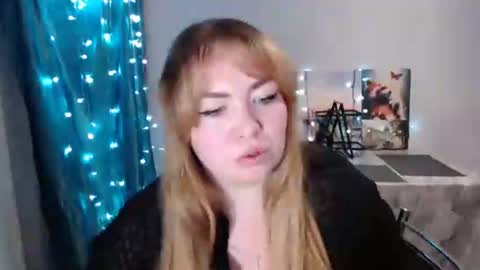 nightlaura online show from 01/06/25, 09:43