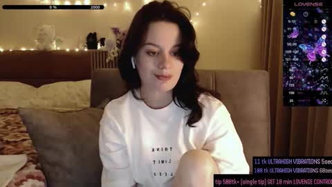 Snapshot of nightpurr chatting on 12/21/25, 09:33 Darcy online show from 12/21/25, 09:33