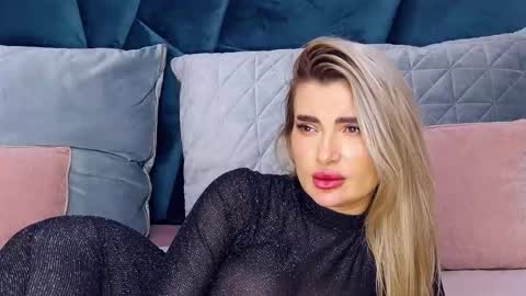 Snapshot of nightshadeiris chatting on 12/18/25, 01:06 Iris online show from 12/18/25, 01:06