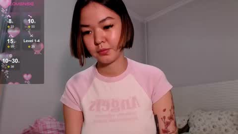 Snapshot of niia_osaki chatting on 11/09/25, 03:21 Niia online show from 11/09/25, 03:21