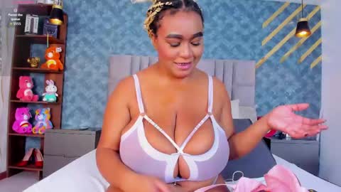 NiiaMoore online show from 05/11/26, 07:44