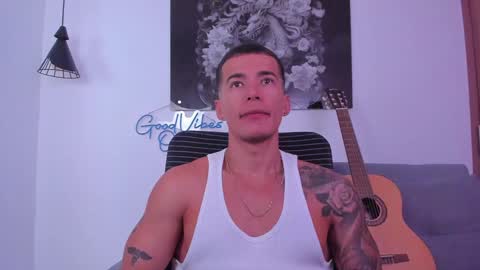 Snapshot of niickcooper chatting on 01/17/25, 04:06 Niick online show from 01/17/25, 04:06