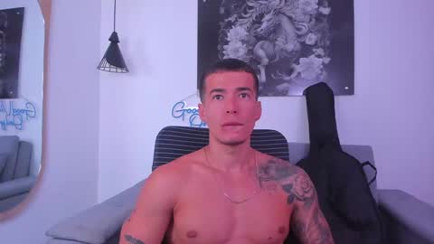 Snapshot of niickcooper chatting on 01/23/25, 01:08 Niick online show from 01/23/25, 01:08