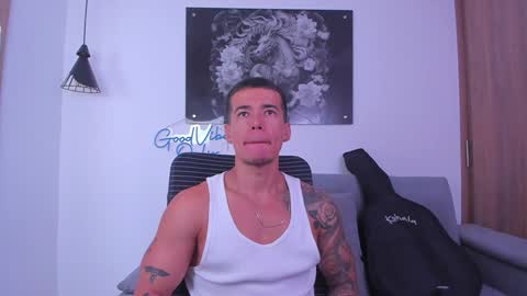 Snapshot of niickcooper chatting on 01/25/25, 03:09 Niick online show from 01/25/25, 03:09