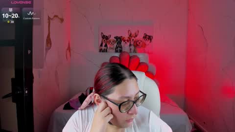 Snapshot of niickyjones chatting on 01/09/26, 11:28 Anni online show from 01/09/26, 11:28