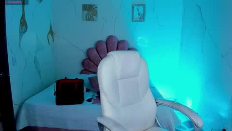 Snapshot of niickyjones chatting on 02/20/26, 12:18 Anni online show from 02/20/26, 12:18