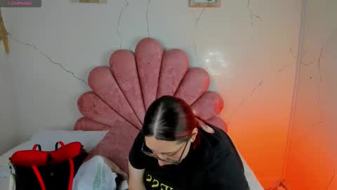 Snapshot of niickyjones chatting on 02/24/26, 04:32 Anni online show from 02/24/26, 04:32