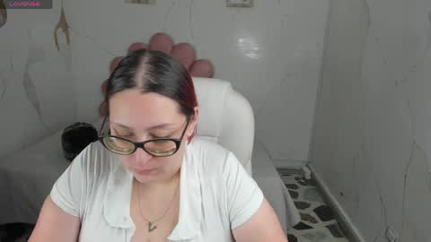 Snapshot of niickyjones chatting on 04/03/26, 04:43 Anni online show from 04/03/26, 04:43