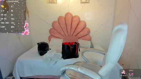 Snapshot of niickyjones chatting on 04/19/26, 10:34 Anni online show from 04/19/26, 10:34