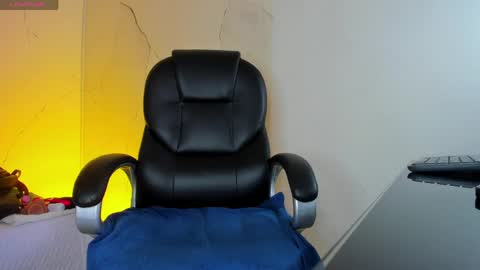 Snapshot of niickyjones chatting on 05/13/26, 12:30 Anni online show from 05/13/26, 12:30