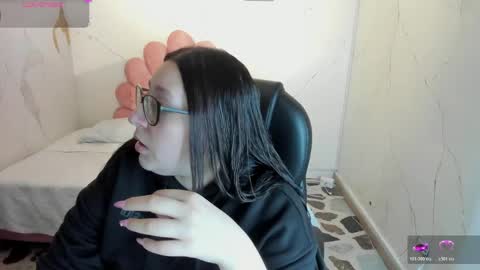 Snapshot of niickyjones chatting on 06/09/26, 07:09 Anni online show from 06/09/26, 07:09