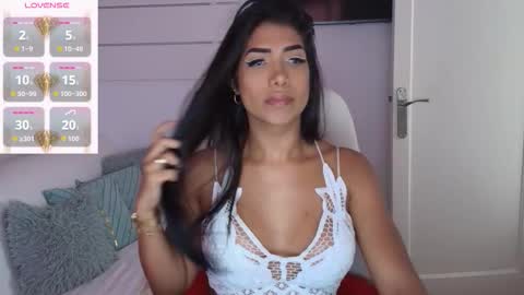 Nicolle Bustamante online show from 10/16/25, 11:55