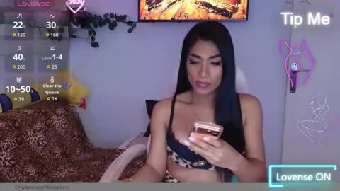 Snapshot of niickylovee chatting on 03/04/26, 08:04 Nicolle Bustamante online show from 03/04/26, 08:04