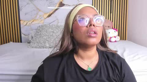 Snapshot of niickypurple chatting on 11/16/25, 03:39 Call me Nicky online show from 11/16/25, 03:39