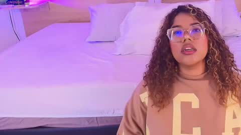 Snapshot of niickypurple chatting on 11/23/25, 03:12 Call me Nicky online show from 11/23/25, 03:12