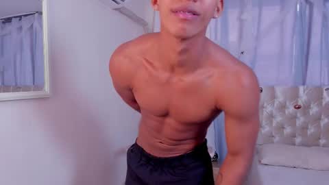 Snapshot of niico_santana chatting on 10/28/25, 07:49 Niico online show from 10/28/25, 07:49