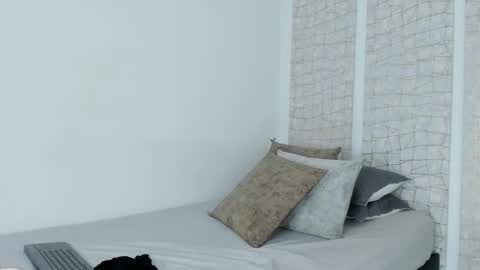 Niicole online show from 11/19/25, 07:03