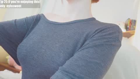 Snapshot of niilaa chatting on 10/13/25, 07:14 of Nylasweet online show from 10/13/25, 07:14