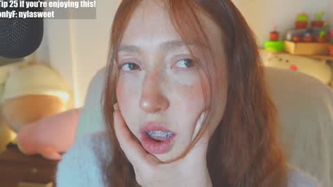 Snapshot of niilaa chatting on 10/21/25, 05:19 of Nylasweet online show from 10/21/25, 05:19