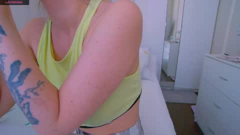 Snapshot of nika_bloom chatting on 04/18/26, 09:24 Nika Bloom online show from 04/18/26, 09:24