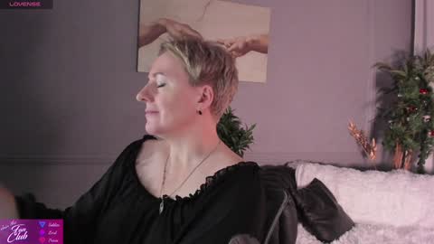 Nika online show from 01/05/25, 02:30